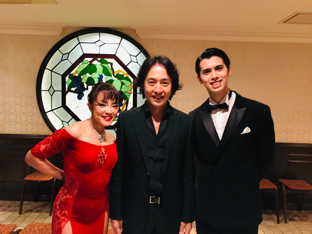 テノール歌手の秋川雅史さんと